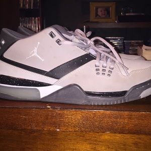 Nike-Air-Jordan-Flight-23-GS-Wolf-Grey